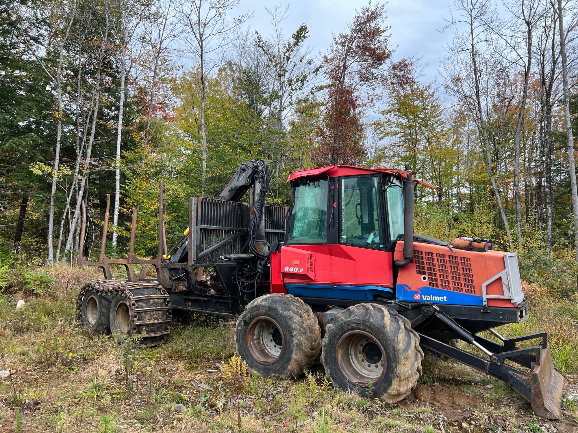 2005 Valmet Forwarder & Cranab Loader model 840.2 with unknown hours on the diesel motor. Hydrostatic transmission, double bunk and push blade. Cranab Loader model CR47. This has Extender boom & Super Grip Grapple.